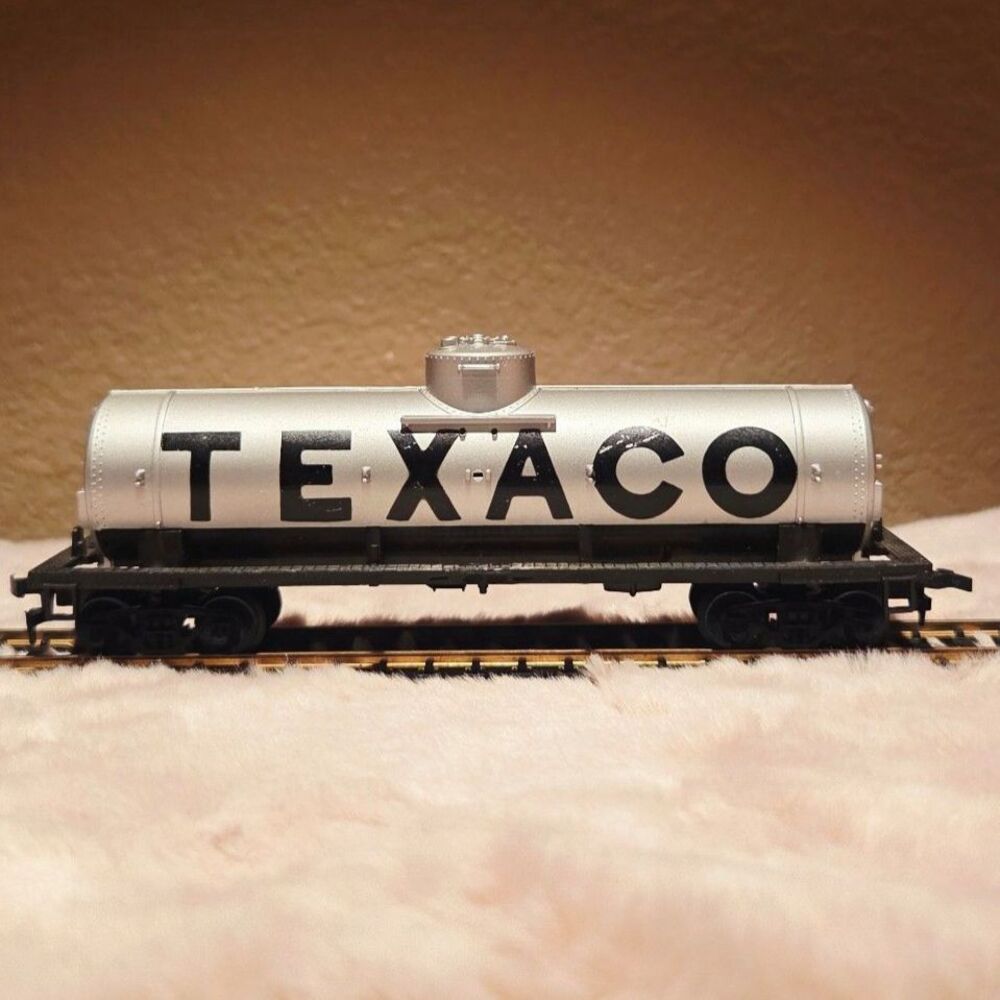 Vintage Life Like HO Scale Texaco Single Dome Oil Tank Car 6305 (PN8518)